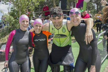 El embalse de Alloz y sus alrededores se convirtieron un año más en escenario de una de las pruebas triatletas más espectaculares de Navarra. 475 deportistas participaron en la edición 2016, que se celebró el 18 de junio, y que ofreció dos opciones de carrera a los participantes: distancia sprint y olímpica. Una de las novedades de este año ha sido la inclusión de esta prueba como una de las cuatro que permiten la clasificación para el campeonato de España de Triatlón en distancia olímpica.