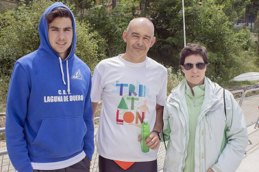 El embalse de Alloz y sus alrededores se convirtieron un año más en escenario de una de las pruebas triatletas más espectaculares de Navarra. 475 deportistas participaron en la edición 2016, que se celebró el 18 de junio, y que ofreció dos opciones de carrera a los participantes: distancia sprint y olímpica. Una de las novedades de este año ha sido la inclusión de esta prueba como una de las cuatro que permiten la clasificación para el campeonato de España de Triatlón en distancia olímpica.