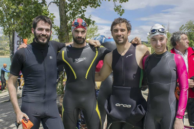 El embalse de Alloz y sus alrededores se convirtieron un año más en escenario de una de las pruebas triatletas más espectaculares de Navarra. 475 deportistas participaron en la edición 2016, que se celebró el 18 de junio, y que ofreció dos opciones de carrera a los participantes: distancia sprint y olímpica. Una de las novedades de este año ha sido la inclusión de esta prueba como una de las cuatro que permiten la clasificación para el campeonato de España de Triatlón en distancia olímpica.