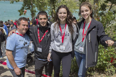 El embalse de Alloz y sus alrededores se convirtieron un año más en escenario de una de las pruebas triatletas más espectaculares de Navarra. 475 deportistas participaron en la edición 2016, que se celebró el 18 de junio, y que ofreció dos opciones de carrera a los participantes: distancia sprint y olímpica. Una de las novedades de este año ha sido la inclusión de esta prueba como una de las cuatro que permiten la clasificación para el campeonato de España de Triatlón en distancia olímpica.