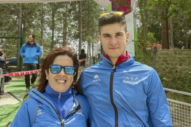 El embalse de Alloz y sus alrededores se convirtieron un año más en escenario de una de las pruebas triatletas más espectaculares de Navarra. 475 deportistas participaron en la edición 2016, que se celebró el 18 de junio, y que ofreció dos opciones de carrera a los participantes: distancia sprint y olímpica. Una de las novedades de este año ha sido la inclusión de esta prueba como una de las cuatro que permiten la clasificación para el campeonato de España de Triatlón en distancia olímpica.