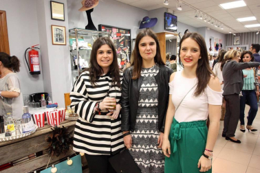 El 17 de junio Mare Complementos tuvo la iniciativa de organizar, junto con Kaizen Estilistas y Bar La Cura, una Shopping night en la que las últimas tendencias en complementos combinaron con los estilismos creados por Kaizen y los deliciosos mojitos servidos para la ocasión. La tarde noche se completó con sorteos, Tatto bar, regalos, deco art, etc.