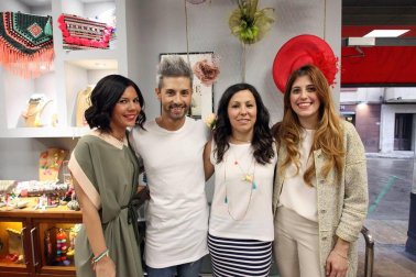 El 17 de junio Mare Complementos tuvo la iniciativa de organizar, junto con Kaizen Estilistas y Bar La Cura, una Shopping night en la que las últimas tendencias en complementos combinaron con los estilismos creados por Kaizen y los deliciosos mojitos servidos para la ocasión. La tarde noche se completó con sorteos, Tatto bar, regalos, deco art, etc.