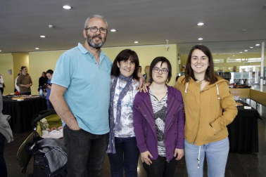 La Asociación Síndrome de Down Navarra celebró una jornada festiva con motivo del cierre del Proyecto Ítaca de formación prelaboral en la que se quiso reconocer a las empresas y entidades colaboradoras con un aperitivo-degustación de pinchos. El proyecto Ítaca busca dar respuesta a las necesidades laborales y educativas de los jóvenes con Síndrome de Down una vez finalizan su etapa escolar.