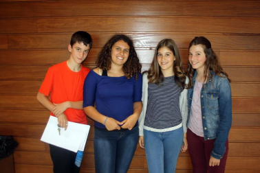 La Escuela de Música de Aoiz organizó el 17 de junio un gran concierto con motivo del cierre del curso. Los jóvenes intérpretes hicieron las delicias de familiares y amigos que se congregaron en el Auditorio de la Casa de Cultura para disfrutar de sus avances en el mundo de la música.
