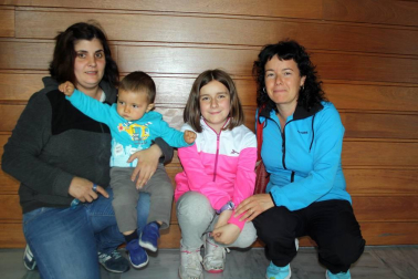 La Escuela de Música de Aoiz organizó el 17 de junio un gran concierto con motivo del cierre del curso. Los jóvenes intérpretes hicieron las delicias de familiares y amigos que se congregaron en el Auditorio de la Casa de Cultura para disfrutar de sus avances en el mundo de la música.