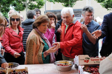 'De Milagro son las cerezas'. Bajo este lema se celebró el 19 de junio el XVII Día de la Cereza, fiesta de interés turístico regional en la que el rojo fruto es protagonista. Además de la gran feria, en la que se pusieron a la venta miles de kilos de cerezas, también se pudo disfrutar de degustaciones y concursos con esta fruta como protagonista, así como ambientación musical, talleres y actividades para los más pequeños.