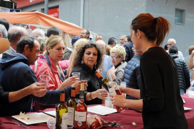 'De Milagro son las cerezas'. Bajo este lema se celebró el 19 de junio el XVII Día de la Cereza, fiesta de interés turístico regional en la que el rojo fruto es protagonista. Además de la gran feria, en la que se pusieron a la venta miles de kilos de cerezas, también se pudo disfrutar de degustaciones y concursos con esta fruta como protagonista, así como ambientación musical, talleres y actividades para los más pequeños.