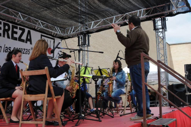 'De Milagro son las cerezas'. Bajo este lema se celebró el 19 de junio el XVII Día de la Cereza, fiesta de interés turístico regional en la que el rojo fruto es protagonista. Además de la gran feria, en la que se pusieron a la venta miles de kilos de cerezas, también se pudo disfrutar de degustaciones y concursos con esta fruta como protagonista, así como ambientación musical, talleres y actividades para los más pequeños.