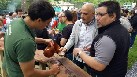 El cielo cubierto y una temperatura fresca recibieron la fiesta popular por antonomasia en la villa.