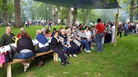 El cielo cubierto y una temperatura fresca recibieron la fiesta popular por antonomasia en la villa.