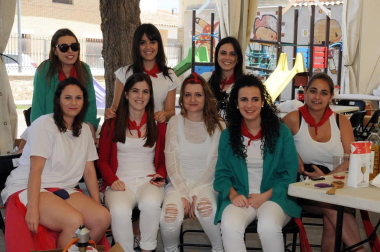 Carcastillo celebró, durante el pasado fin de semana, las fiestas de la juventud. Tres días que dieron comienzo con la elección del Ayuntamiento Chiqui y el lanzamiento del cohete y que se cerró el domingo 26 de junio con el tradicional toro de fuego. La jornada más cargada de actividades fue el sábado, día en el que la Asociación Juvenil Zarragaztelu organizó un concurso de calderetes que contó con una animada participación por parte de los vecinos.