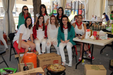Carcastillo celebró, durante el pasado fin de semana, las fiestas de la juventud. Tres días que dieron comienzo con la elección del Ayuntamiento Chiqui y el lanzamiento del cohete y que se cerró el domingo 26 de junio con el tradicional toro de fuego. La jornada más cargada de actividades fue el sábado, día en el que la Asociación Juvenil Zarragaztelu organizó un concurso de calderetes que contó con una animada participación por parte de los vecinos.