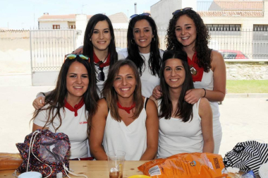 Carcastillo celebró, durante el pasado fin de semana, las fiestas de la juventud. Tres días que dieron comienzo con la elección del Ayuntamiento Chiqui y el lanzamiento del cohete y que se cerró el domingo 26 de junio con el tradicional toro de fuego. La jornada más cargada de actividades fue el sábado, día en el que la Asociación Juvenil Zarragaztelu organizó un concurso de calderetes que contó con una animada participación por parte de los vecinos.