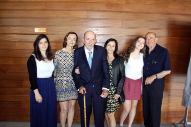 La Casa de Cultura de Aoiz acogió, un año más, la entrega de becas Francisco Javier Oyarzun, organizadas por la Comisión de las artes, la cultura y el deporte de Bilaketa. Se trata de un programa de ayudas para impulsar los estudios musicales en jóvenes de 12 a 30 años. Como en años anteriores, el acto contó también con la participación de los músicos becados, que mostraron al público sus habilidades en un concierto.