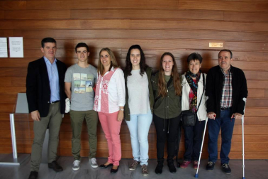 La Casa de Cultura de Aoiz acogió, un año más, la entrega de becas Francisco Javier Oyarzun, organizadas por la Comisión de las artes, la cultura y el deporte de Bilaketa. Se trata de un programa de ayudas para impulsar los estudios musicales en jóvenes de 12 a 30 años. Como en años anteriores, el acto contó también con la participación de los músicos becados, que mostraron al público sus habilidades en un concierto.