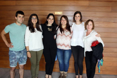 La Casa de Cultura de Aoiz acogió, un año más, la entrega de becas Francisco Javier Oyarzun, organizadas por la Comisión de las artes, la cultura y el deporte de Bilaketa. Se trata de un programa de ayudas para impulsar los estudios musicales en jóvenes de 12 a 30 años. Como en años anteriores, el acto contó también con la participación de los músicos becados, que mostraron al público sus habilidades en un concierto.