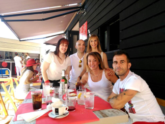 Las cuadrillas se reúnen para 'coger fuerzas'.