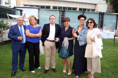Los jardines del Hotel Tres Reyes acogieron el 30 de junio una fiesta con motivo del comienzo del verano en colaboración con la Revista Spend in. Los invitados pudieron pasar un rato ameno con la compañía de un DJ con música en directo, cocktails, champagne Taittinger, show cooking, aperitivo, etc.