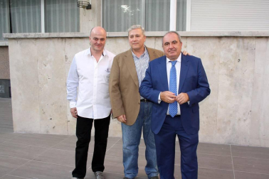 Los jardines del Hotel Tres Reyes acogieron el 30 de junio una fiesta con motivo del comienzo del verano en colaboración con la Revista Spend in. Los invitados pudieron pasar un rato ameno con la compañía de un DJ con música en directo, cocktails, champagne Taittinger, show cooking, aperitivo, etc.