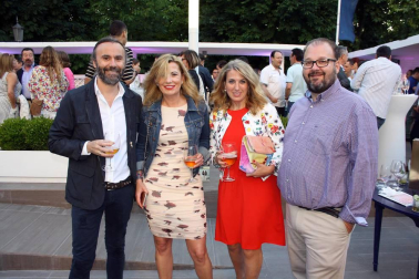 Los jardines del Hotel Tres Reyes acogieron el 30 de junio una fiesta con motivo del comienzo del verano en colaboración con la Revista Spend in. Los invitados pudieron pasar un rato ameno con la compañía de un DJ con música en directo, cocktails, champagne Taittinger, show cooking, aperitivo, etc.