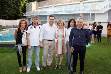 Los jardines del Hotel Tres Reyes acogieron el 30 de junio una fiesta con motivo del comienzo del verano en colaboración con la Revista Spend in. Los invitados pudieron pasar un rato ameno con la compañía de un DJ con música en directo, cocktails, champagne Taittinger, show cooking, aperitivo, etc.