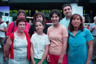 El 29 de junio la Sala Enter de Pamplona acogió una fiesta dedicada a todos aquellos que colaboraron como voluntarios en la organización y buen desarrollo de la tercera edición de la Sanfermín Maratón. Un agradecimiento a las más de 300 personas y diferentes asociaciones y colectivos que, de forma altruista, permitieron que 2.700 atletas pudieran cumplir su reto deportivo por las calles de Pamplona el pasado 18 de junio.