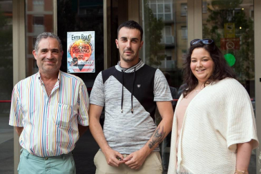 El 29 de junio la Sala Enter de Pamplona acogió una fiesta dedicada a todos aquellos que colaboraron como voluntarios en la organización y buen desarrollo de la tercera edición de la Sanfermín Maratón. Un agradecimiento a las más de 300 personas y diferentes asociaciones y colectivos que, de forma altruista, permitieron que 2.700 atletas pudieran cumplir su reto deportivo por las calles de Pamplona el pasado 18 de junio.