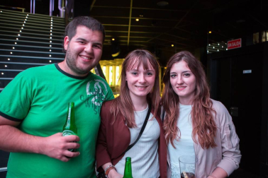 El 29 de junio la Sala Enter de Pamplona acogió una fiesta dedicada a todos aquellos que colaboraron como voluntarios en la organización y buen desarrollo de la tercera edición de la Sanfermín Maratón. Un agradecimiento a las más de 300 personas y diferentes asociaciones y colectivos que, de forma altruista, permitieron que 2.700 atletas pudieran cumplir su reto deportivo por las calles de Pamplona el pasado 18 de junio.