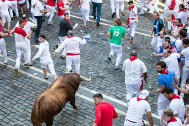 Varios 'cebadas' sueltos siembran el pánico y dejan cinco corneados