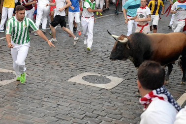 Varios 'cebadas' sueltos siembran el pánico y dejan cinco corneados