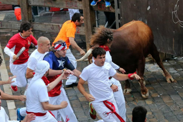 Varios 'cebadas' sueltos siembran el pánico y dejan cinco corneados