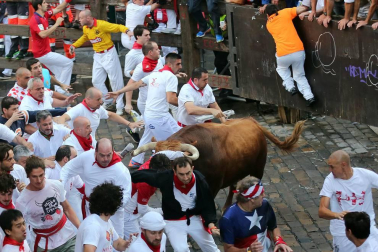 Varios 'cebadas' sueltos siembran el pánico y dejan cinco corneados