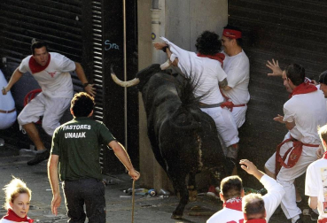 Varios 'cebadas' sueltos siembran el pánico y dejan cinco corneados