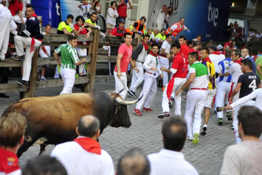 Varios 'cebadas' sueltos siembran el pánico y dejan cinco corneados