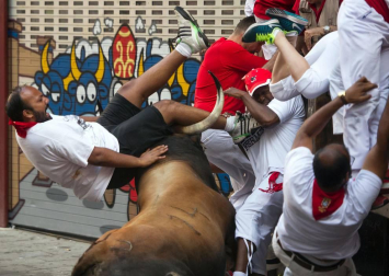 Varios 'cebadas' sueltos siembran el pánico y dejan cinco corneados