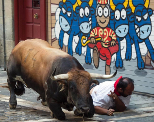 Varios 'cebadas' sueltos siembran el pánico y dejan cinco corneados