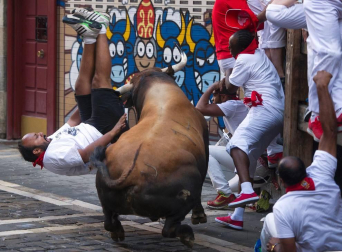 Varios 'cebadas' sueltos siembran el pánico y dejan cinco corneados