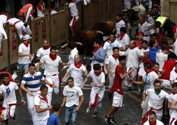 Un encierro masivo y sin cornadas en el domingo de Sanfermines