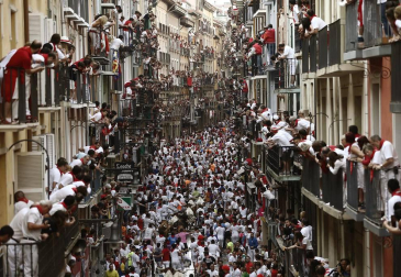 Un encierro masivo y sin cornadas en el domingo de Sanfermines