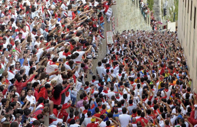 Un encierro masivo y sin cornadas en el domingo de Sanfermines