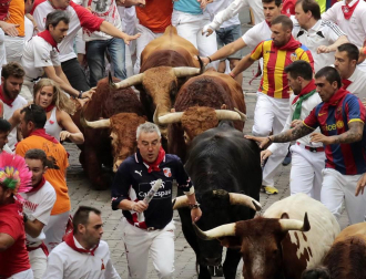 Un encierro masivo y sin cornadas en el domingo de Sanfermines