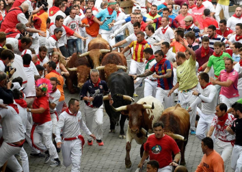 Un encierro masivo y sin cornadas en el domingo de Sanfermines
