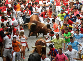 Un encierro masivo y sin cornadas en el domingo de Sanfermines