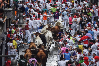 Un encierro masivo y sin cornadas en el domingo de Sanfermines