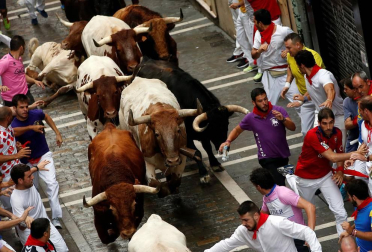 Un encierro masivo y sin cornadas en el domingo de Sanfermines