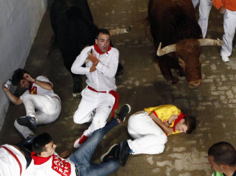 Un encierro masivo y sin cornadas en el domingo de Sanfermines