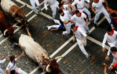 Un encierro masivo y sin cornadas en el domingo de Sanfermines