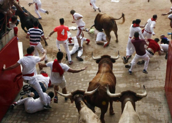 Un encierro masivo y sin cornadas en el domingo de Sanfermines