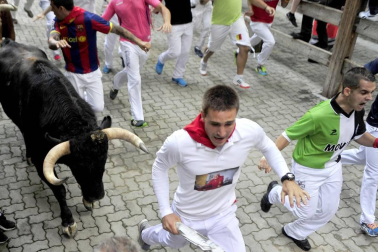 Un encierro masivo y sin cornadas en el domingo de Sanfermines
